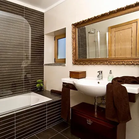 Sleeps 6 Pool Air Con Wifi
