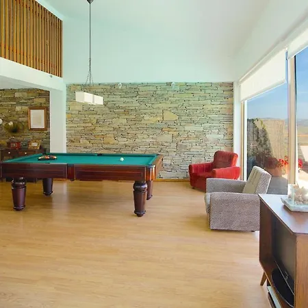 Sleeps 6 Pool Air Con Wifi * Gouvães